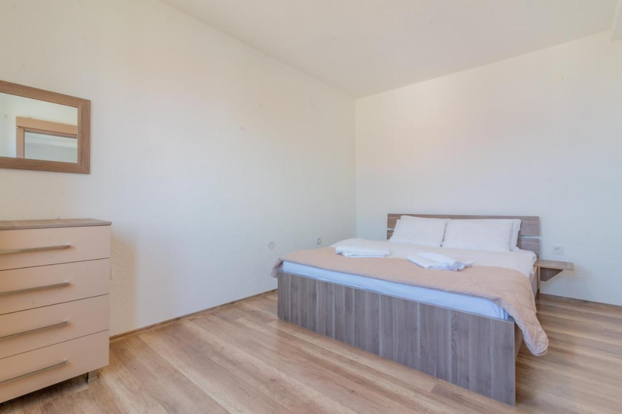 Et Larum Peštani Exterior foto